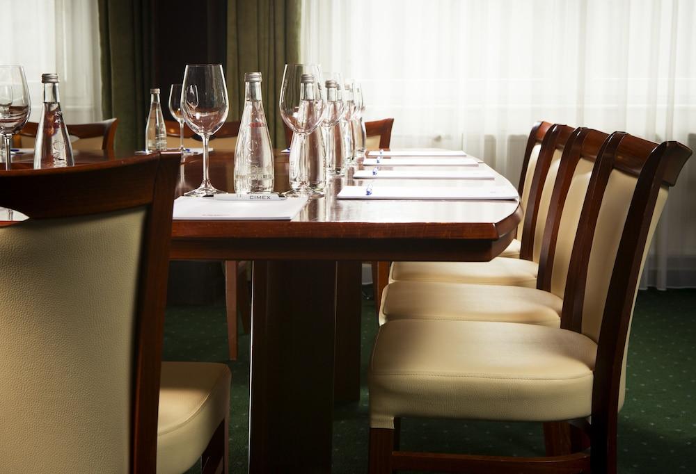Orea Hotel Voro Brno Luaran gambar