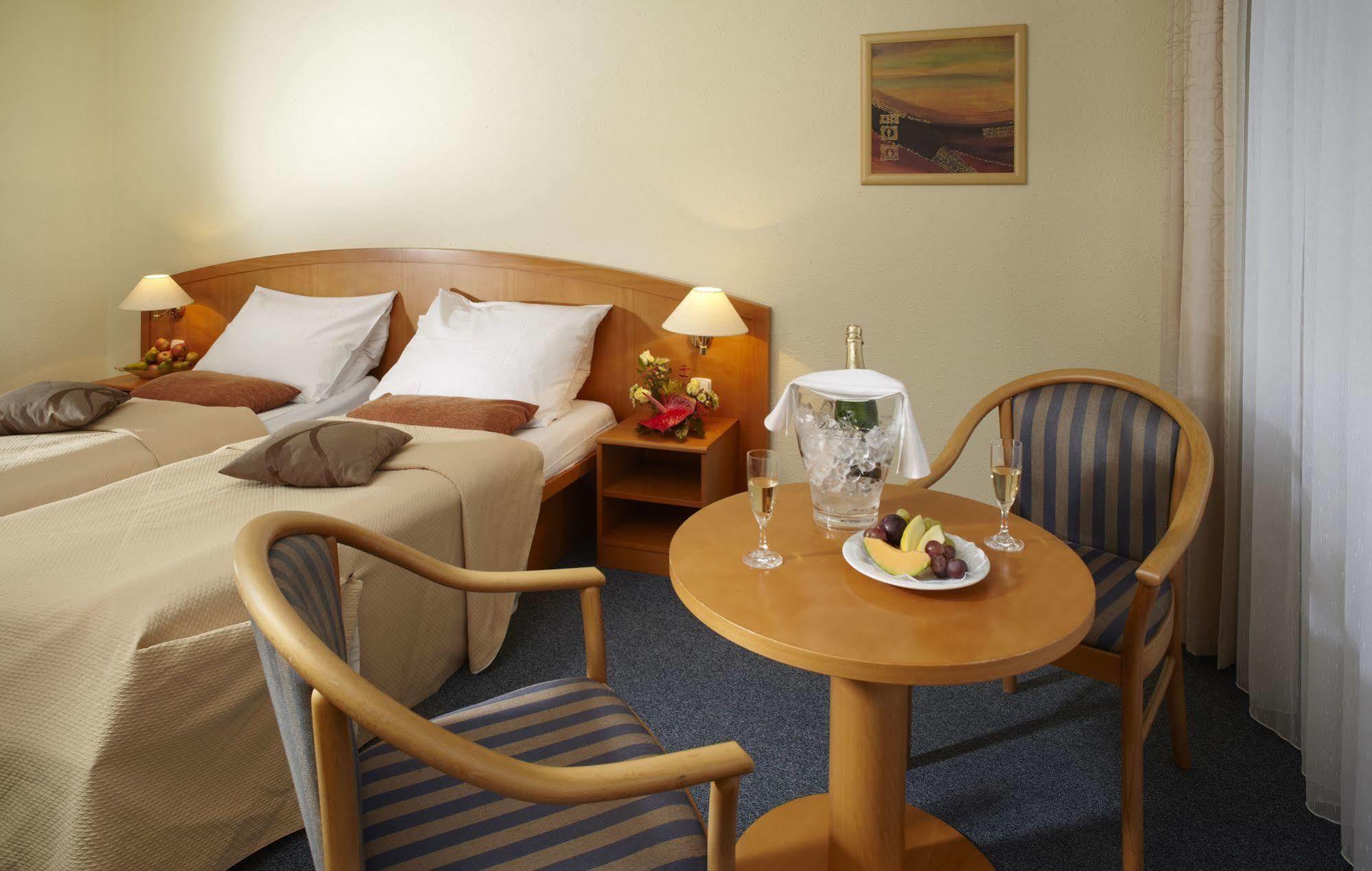 Orea Hotel Voro Brno Luaran gambar