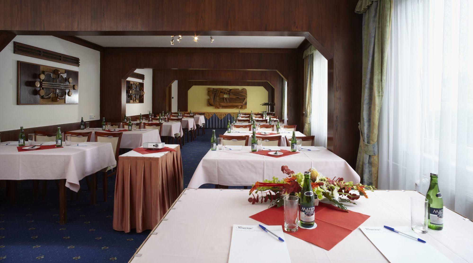 Orea Hotel Voro Brno Luaran gambar
